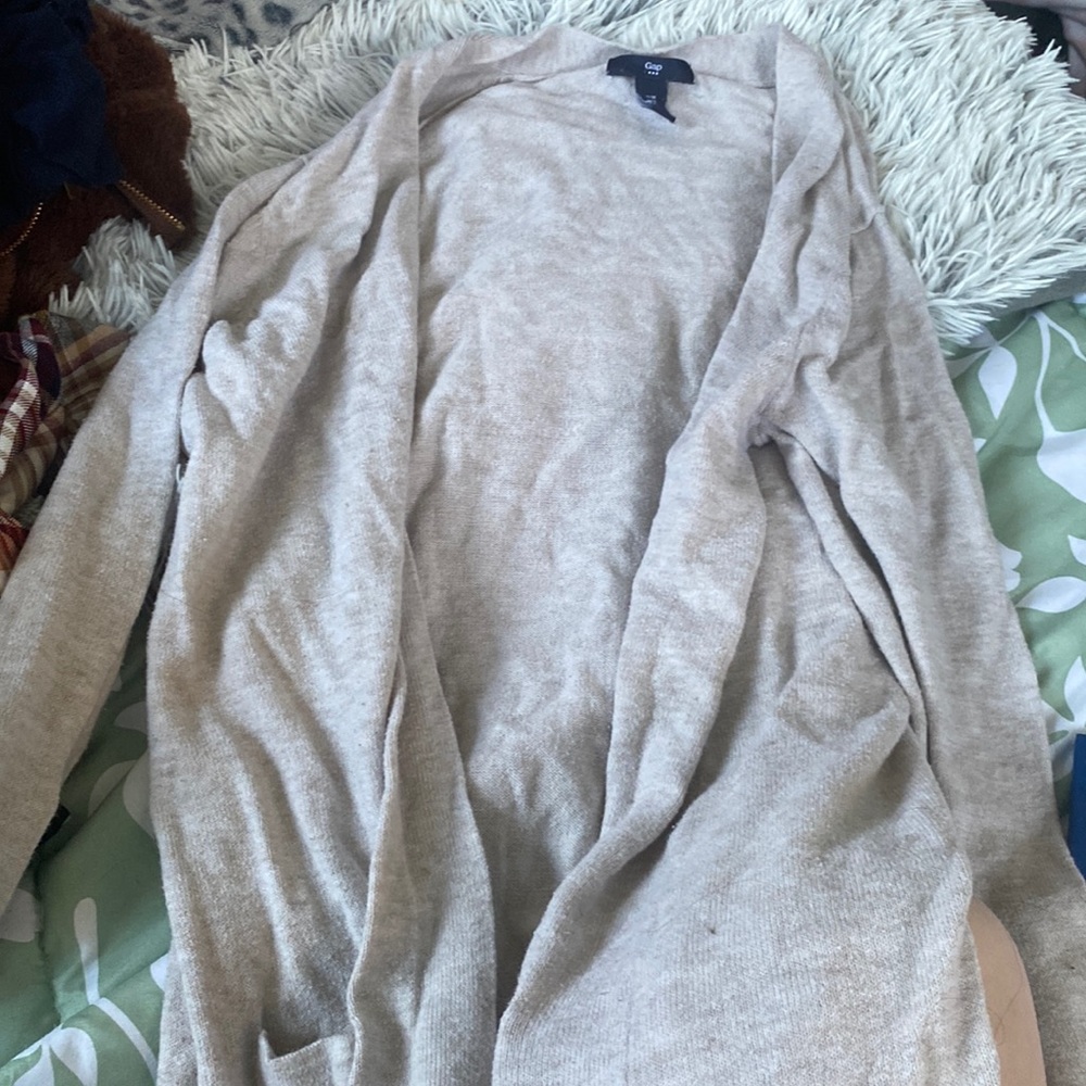 beige cardigan w pockets